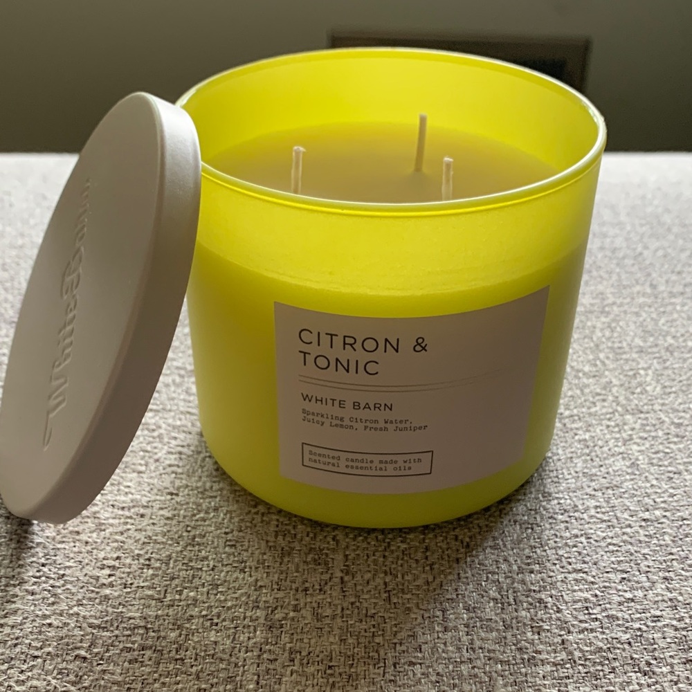 White Barn Citron & Tonic Candle - Yellow